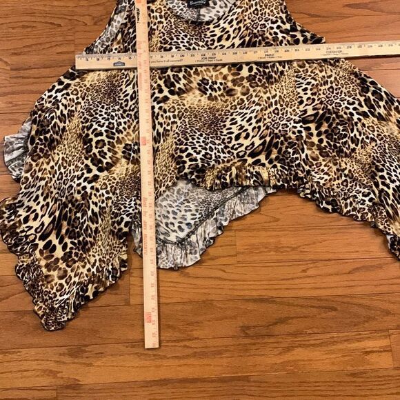 Basically Me Women's Tan Animal Print Asymmetric Hem Sleeveless Top Size Small - Picture 7 of 7